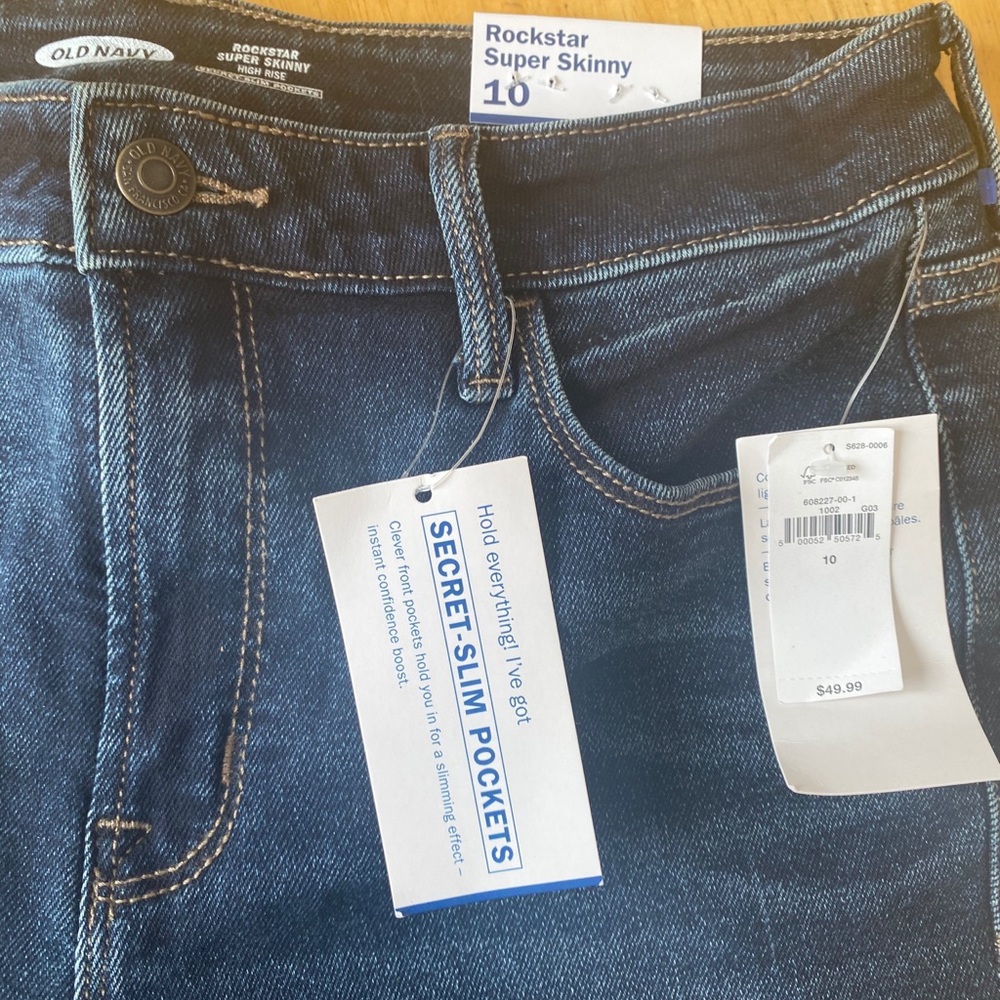 Old Navy Jeans NWT , distressed knees.